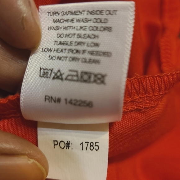 FIGS | Women's Red V-Neck One Pocket Scrubs Top (Size Medium) - Picture 7 of 12